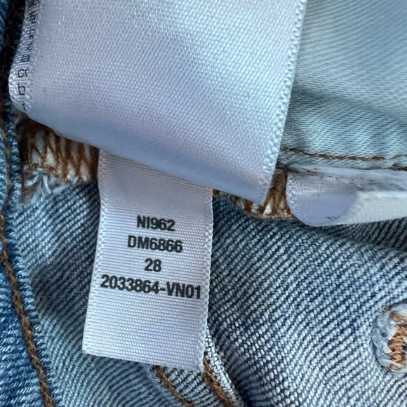 Madewell Mid-Rise Kick Out Crop Jeans w/ Raw Hem, Cherryville Blue Wash, 28 - Picture 11 of 12